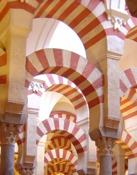 Mezquita de Córdoba - Columnas en la Sala de Oración